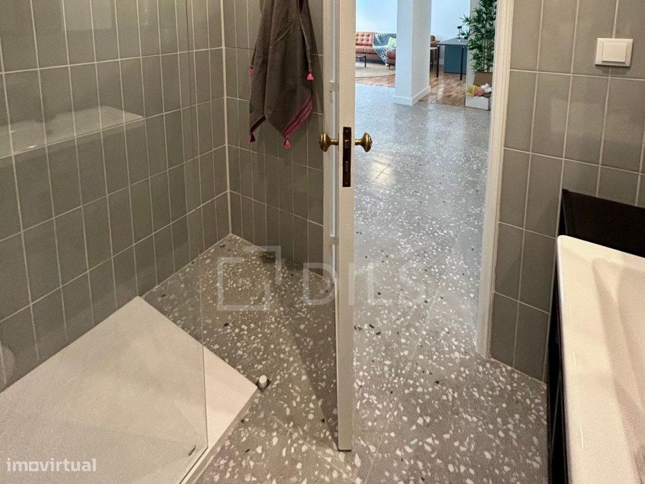 Apartamento T2 com áreas amplas e elevador em Alcabideche, Cascais
