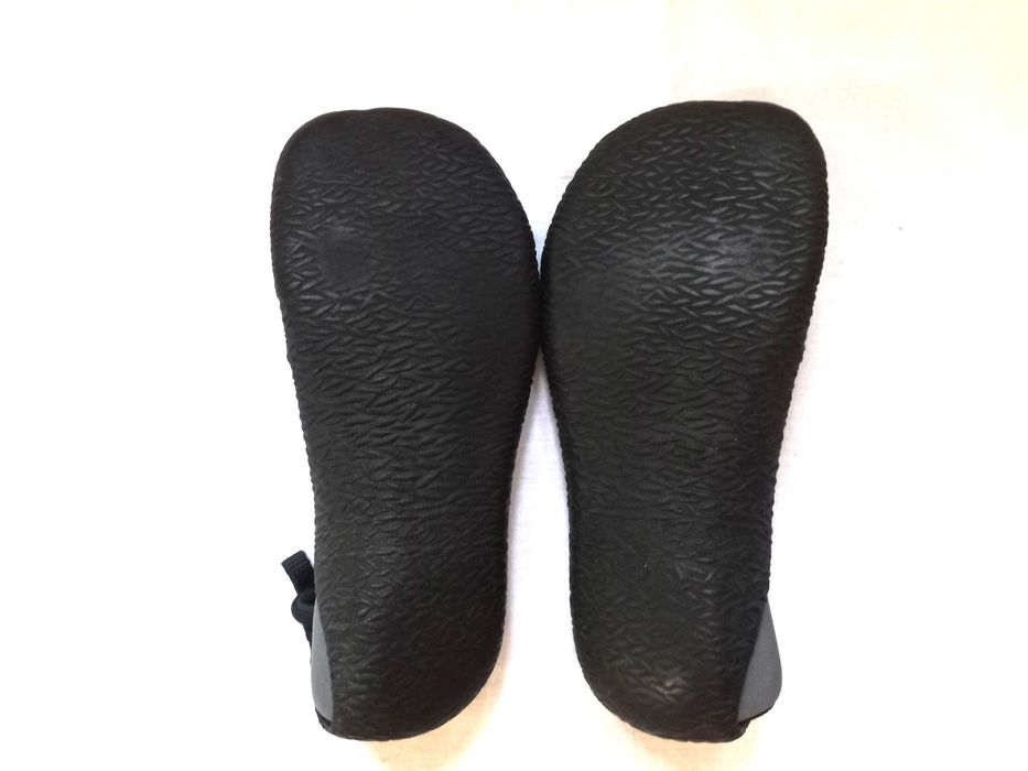 Buty DO WODY neoprenowe r. 36-37,5 czarne Unisex stan bdb