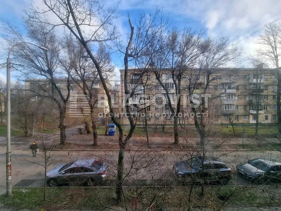 Продаж 2-к квартири по вулиці Джохара Дудаєва Солом'янський район.Держпрограми.