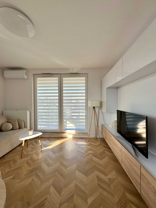Przytulne 2-pokojowe mieszkanie na Białołęce – prestiżowe os. Greenwood, 37 m², klimatyzacja + garaż