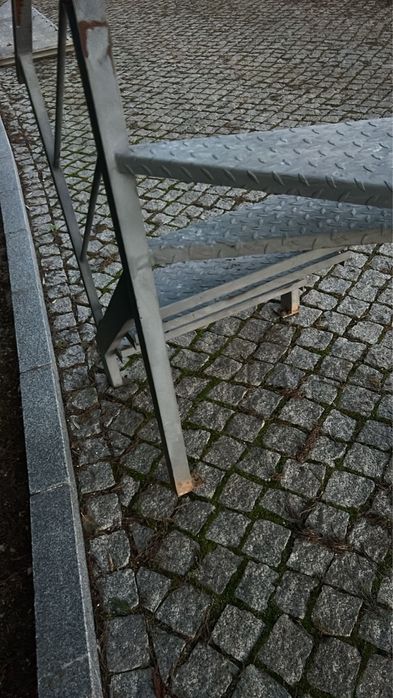 Escada em ferro metalizada