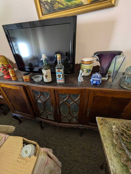 Mobília antiga para restauração em bom estado