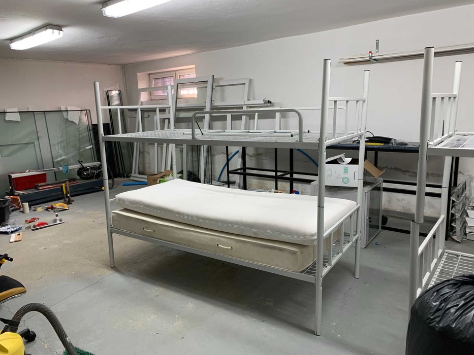 łóżka metalowe (piętrowe) + materace