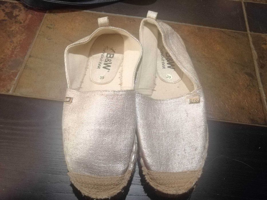 Alpercatas em brim peletizado