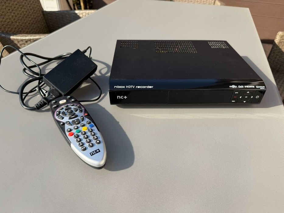 Dekoder telewizji satelitarnej Nbox - czarny.