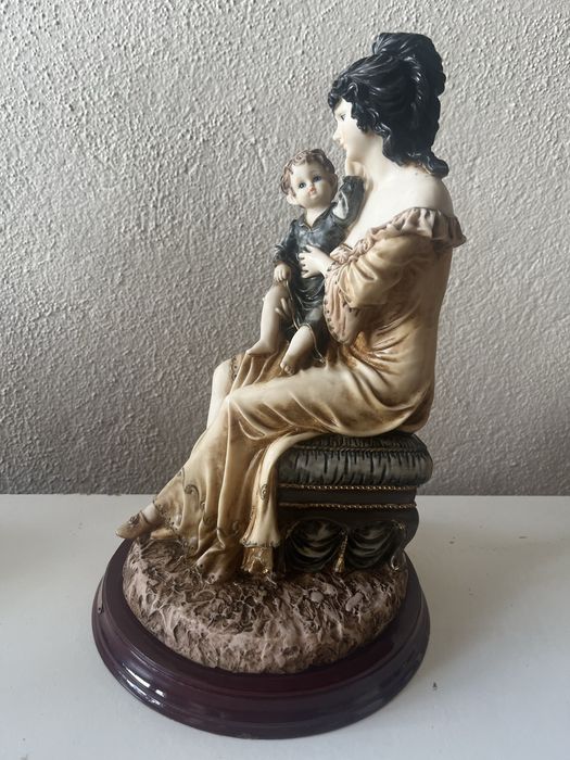 Estatueta marfinite mãe rica