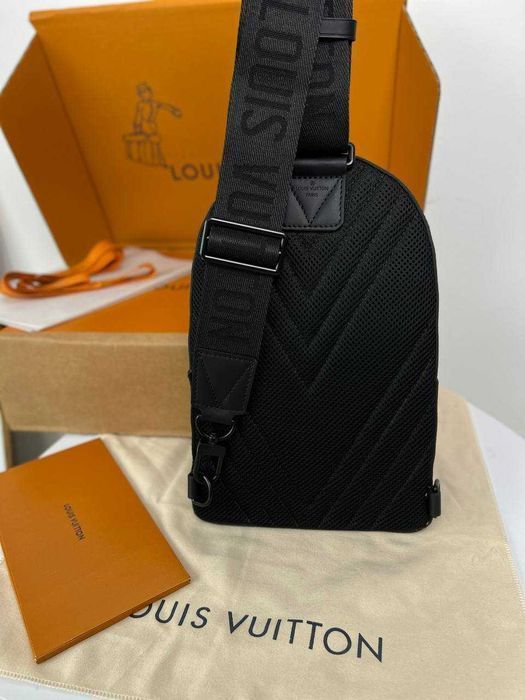 Кожаный слинг Louis Vuitton плечевая сумка LV черный рюкзак ЛВ c822