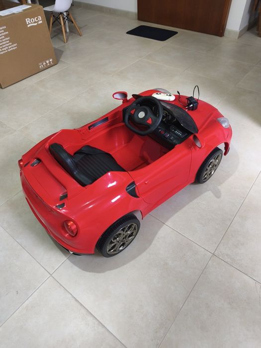 Carro eléctrico vermelho para criança