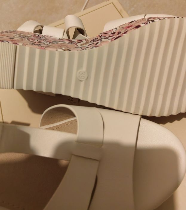 Buty - sandały i klapki