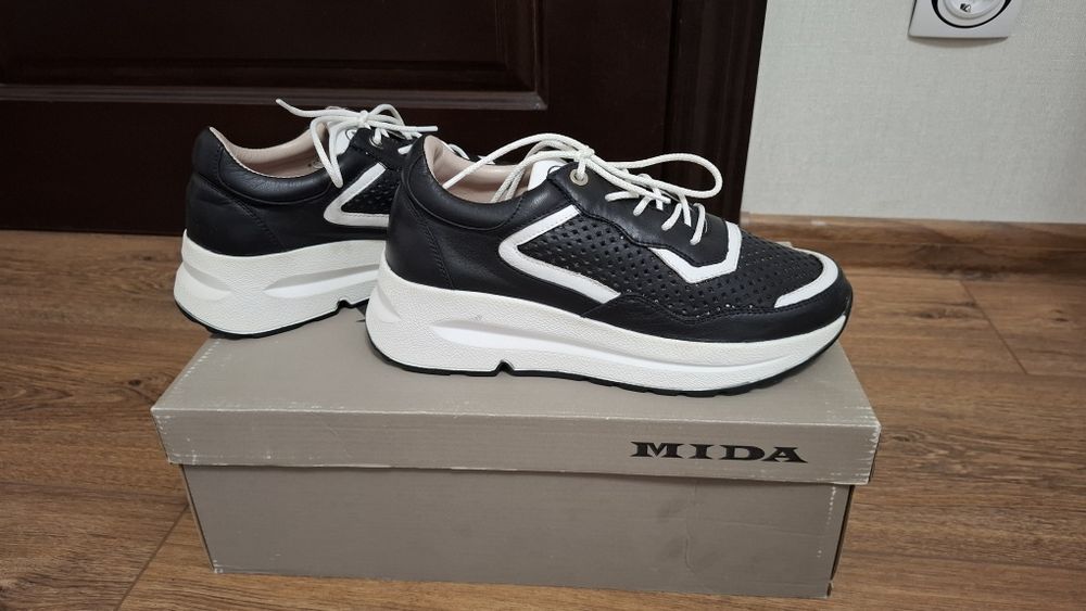 Жіночі літні шкіряні кросівки Mida, 37 розмір