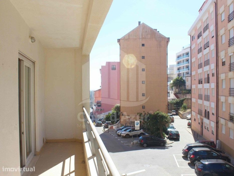 Apartamento T2 com garagem na vila de Sesimbra