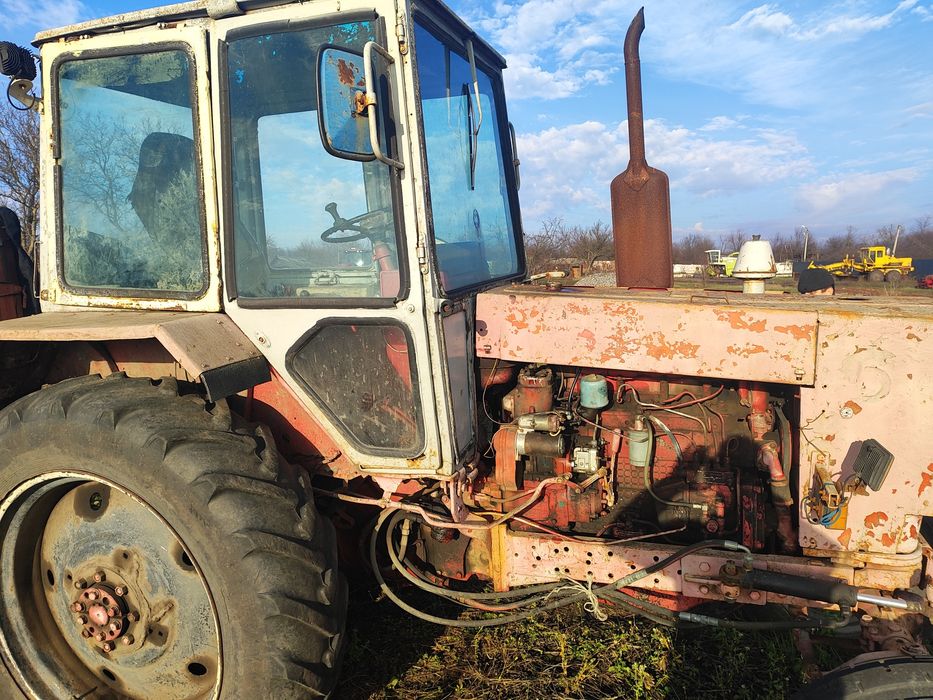 Продам трактор ЮМЗ 6. (прицеп, плуг, опрыскиватель)