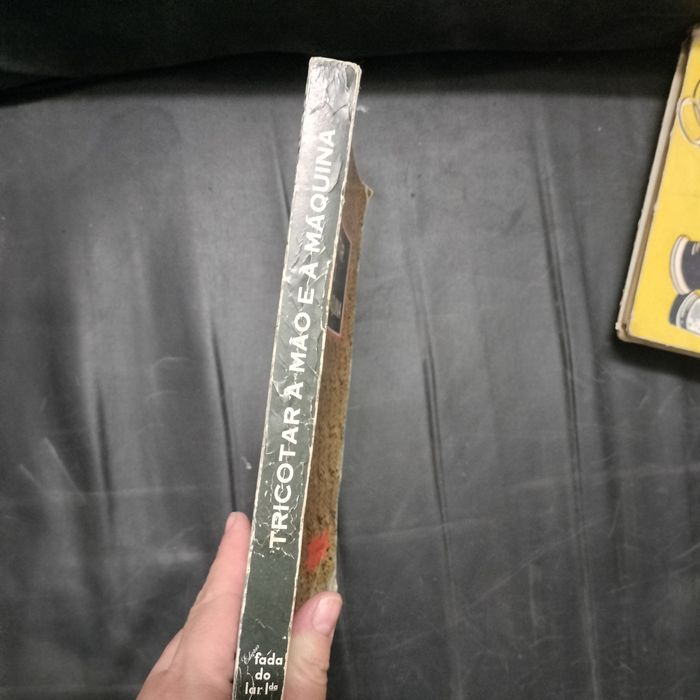 Livro "tricotar à mão e à máquina"