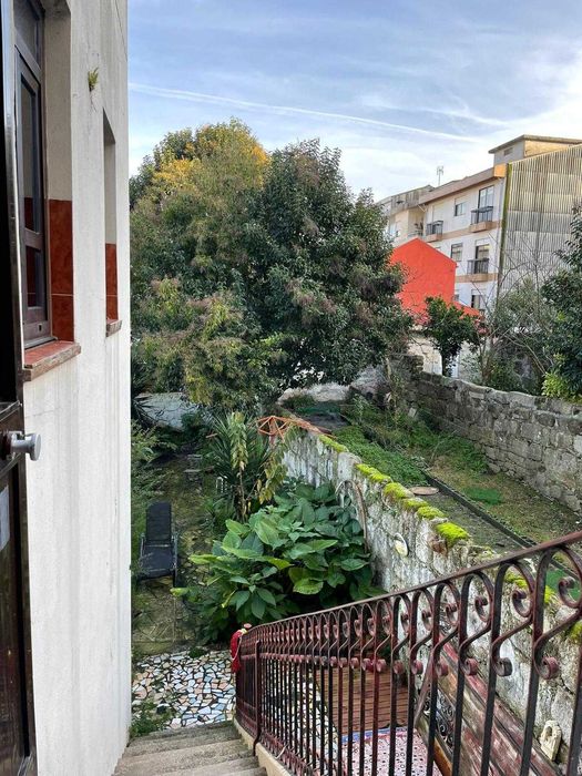 Arrenda-se Apartamento T2 com Jardim – Baixa do Porto