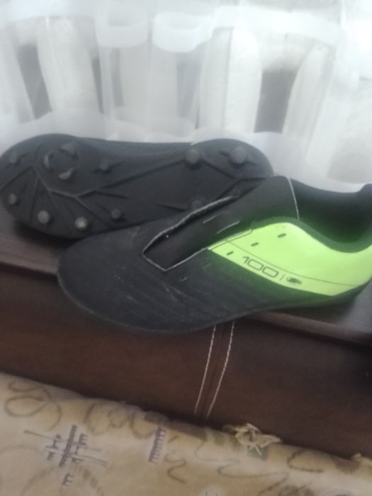 Продам дитячі бутси
