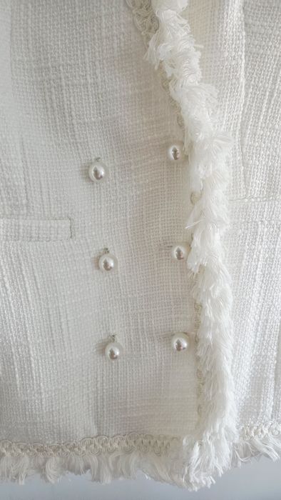 Biała kremowa marynarka z frędzlami guziki perły elegancka classic