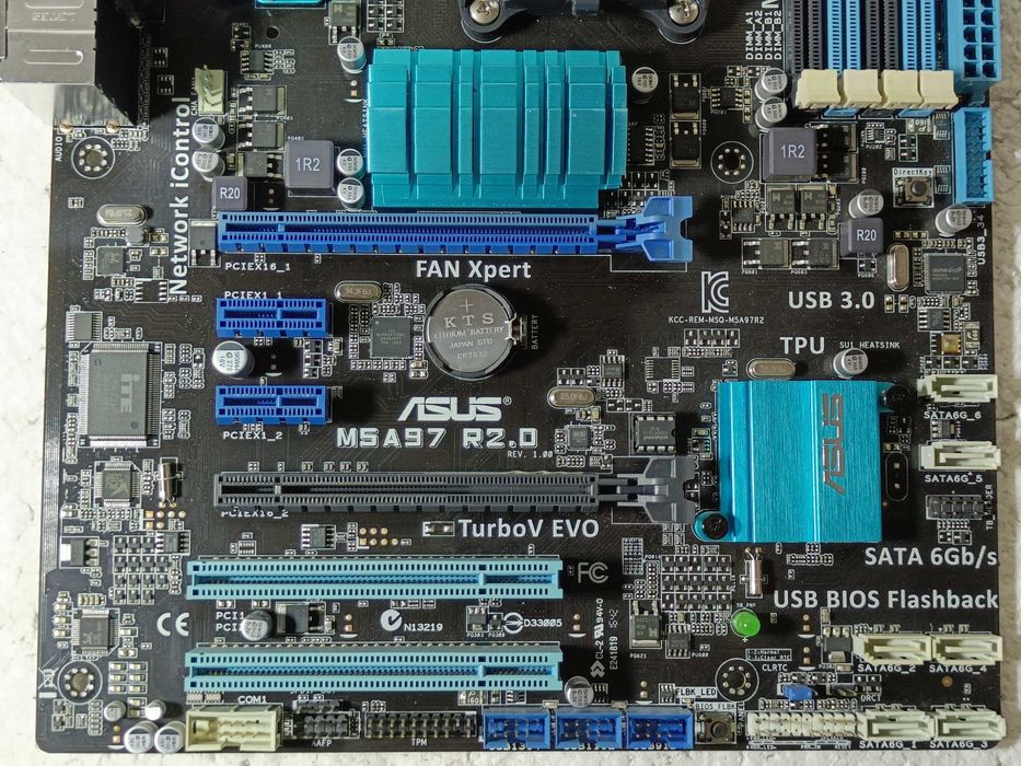 Материнська плата AMD ASUS M5A97 R2.0 sAM3+ під FX у ВІДМІННОМУ стані