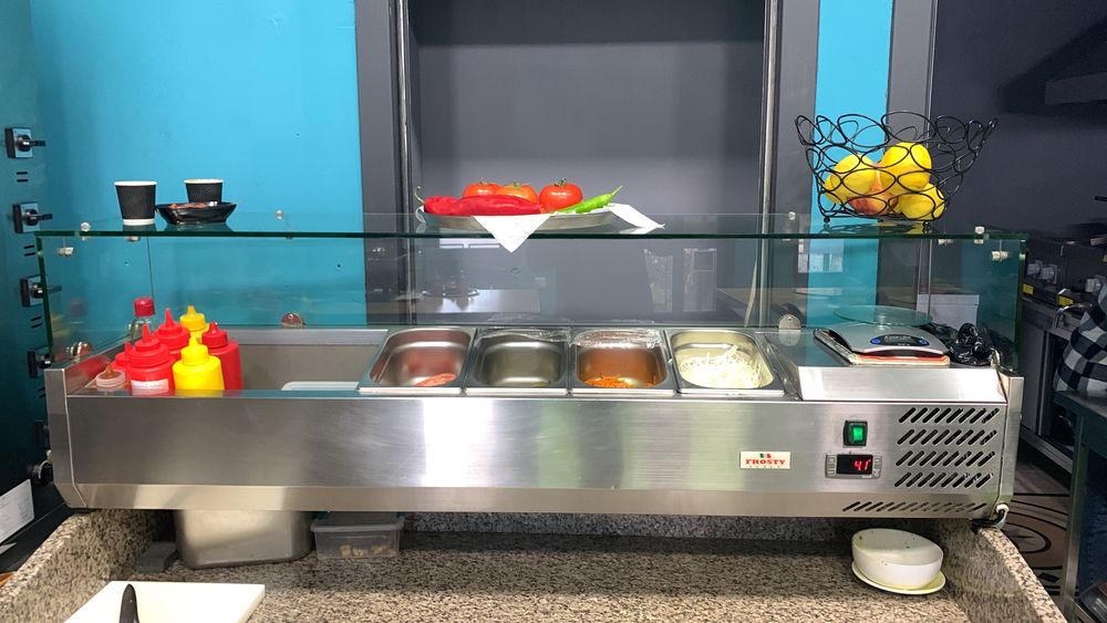 Обладнання та меблі для кафе