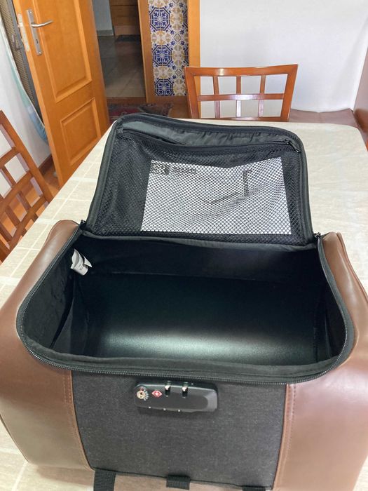 Mala em pele da SHAD para mota