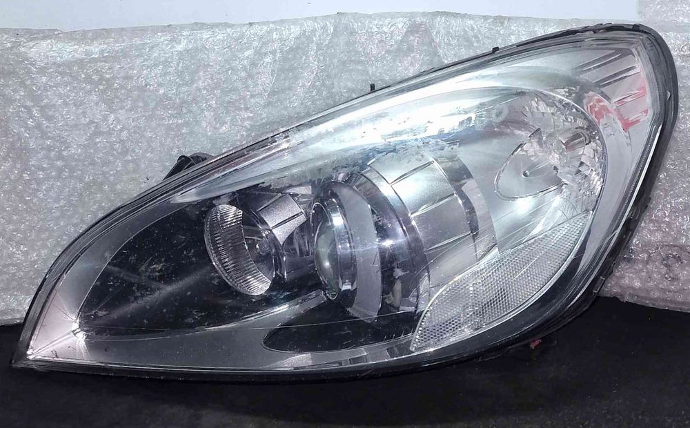 Ótica / Farol Esquerdo 31299990LH - VOLVO S60 II