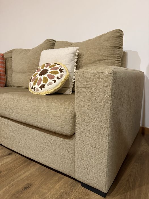 Sofá Bege 2m30 c/ Chaise longue