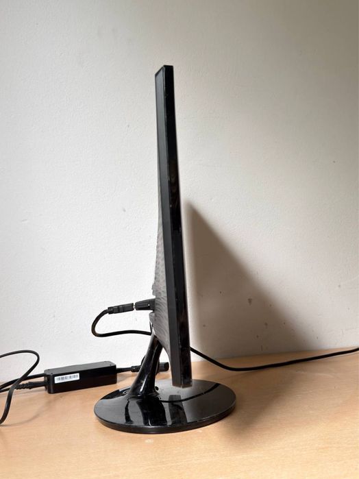 Монітор Samsung SyncMaster 22” / Full HD / DVI / VGA
