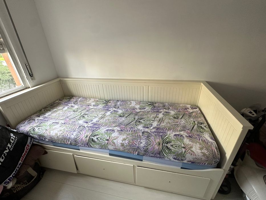 Cama infantil com colchão