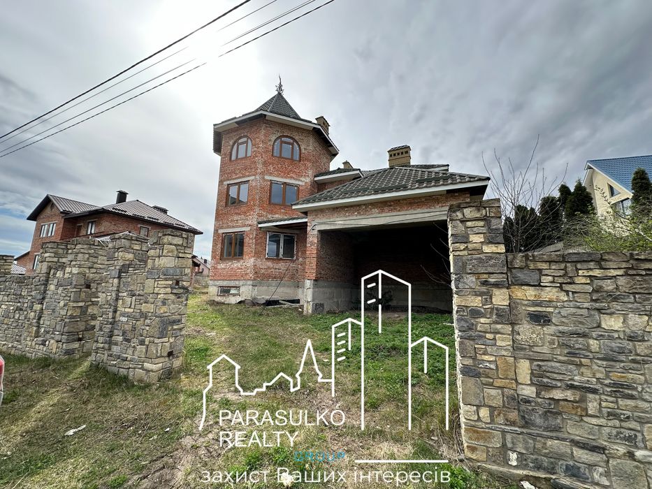 Розкішний будинок в бажаному місці!