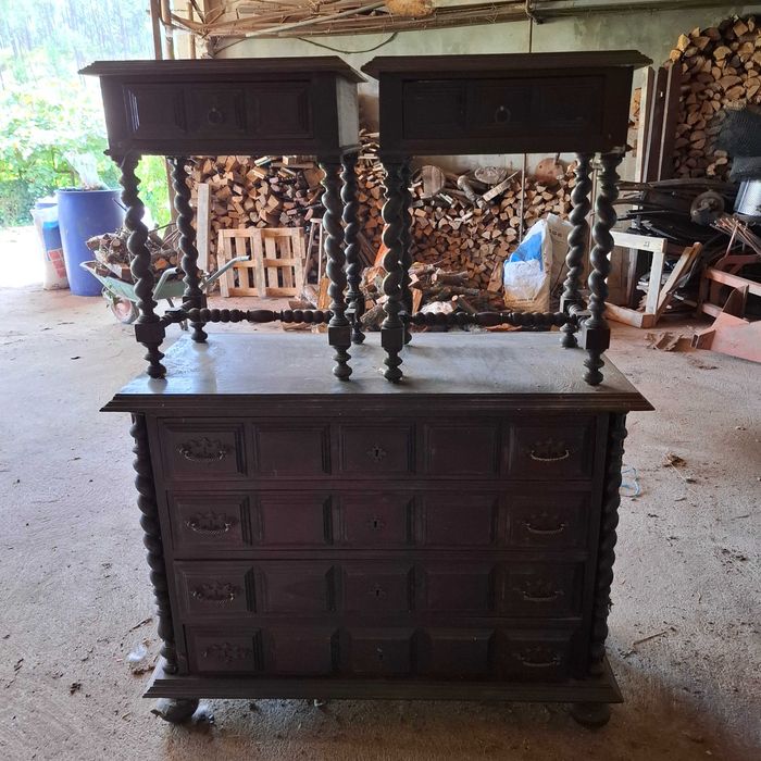 Comoda e mesas cabeceira estilo antigo