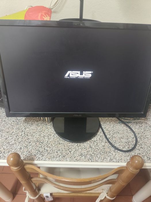 Monitor ASUS VE228DR (22") (Não tem HDMI)