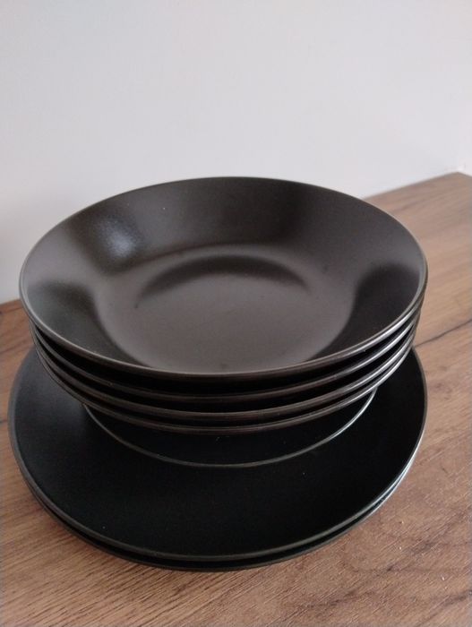 Czarne talerze IKEA