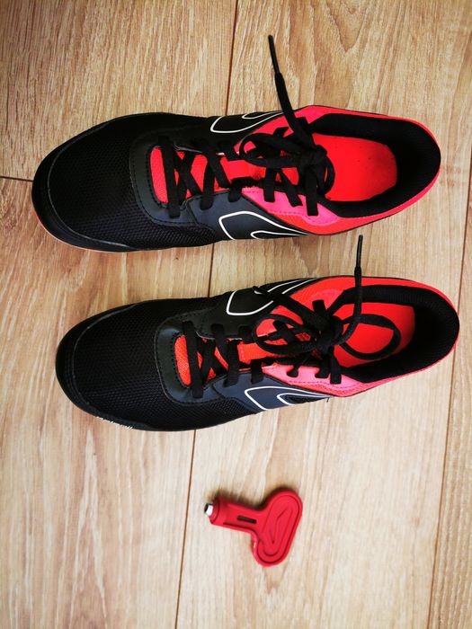 Decathlon kolce lekkoatletyczne r. 40