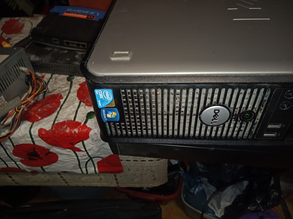 Komputer Dell Optiplex 780 z kablem