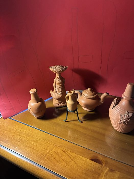 Miniaturas em barro vermelho