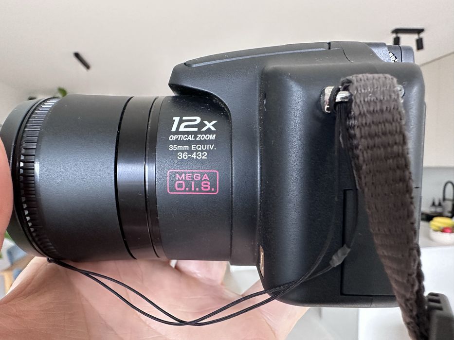 Panasonic Lumix DMC-FZ7 – stan idealny, komplet akcesoriów