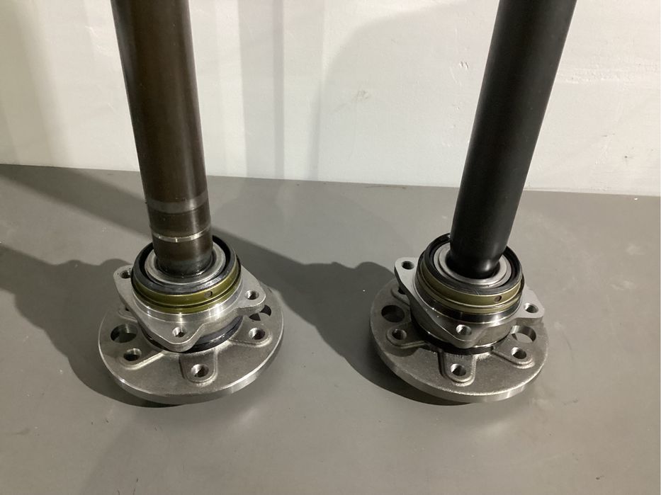 Полуось задня з ступіцою Mercedes Sprinter 906 Volkswagen Crafter