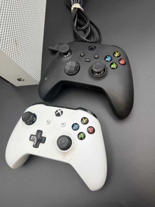 Konsola Xbox one s dwa pady