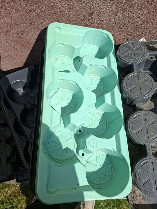 Paletki ogrodowe plastikowe na doniczki