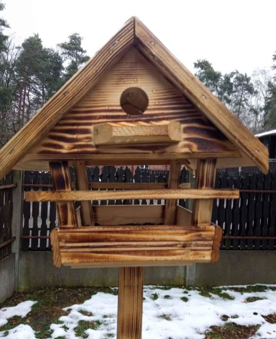 Karmnik dla ptaków.