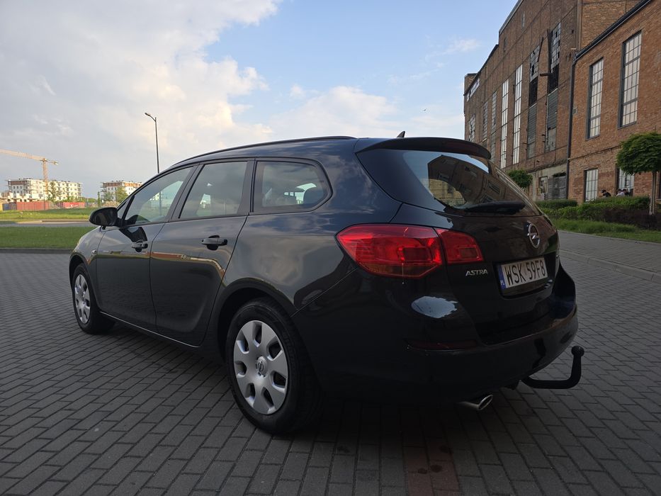 Opel Astra J 1.4 turbo 2011 rok kombi
