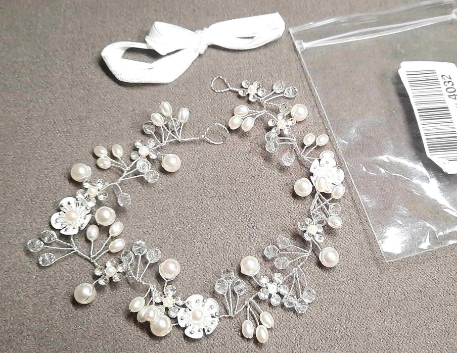 Дуже красивий весільний/ святковий віночок на голову метал+перлини