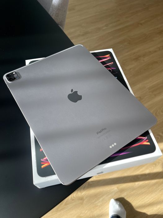 iPad Pro 12,9'' 6ª Geração M2 128GB + Capa oficial