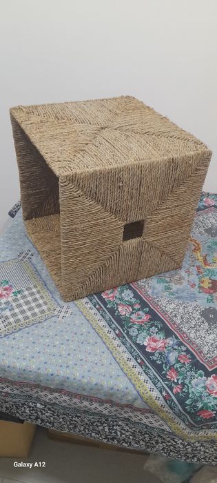 Puff com arrumação  e mesa ou assento  ambos de verga