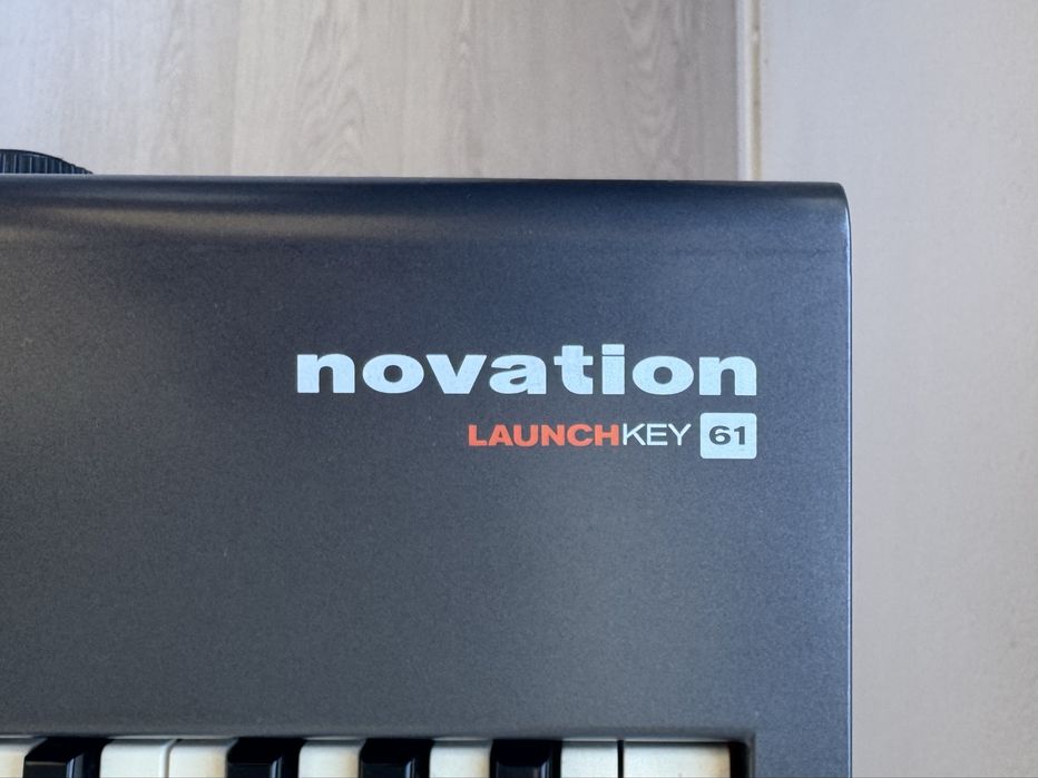 Novation Launchkey 61 MK2 – MIDI Controller Keyboard + Stand + Cable