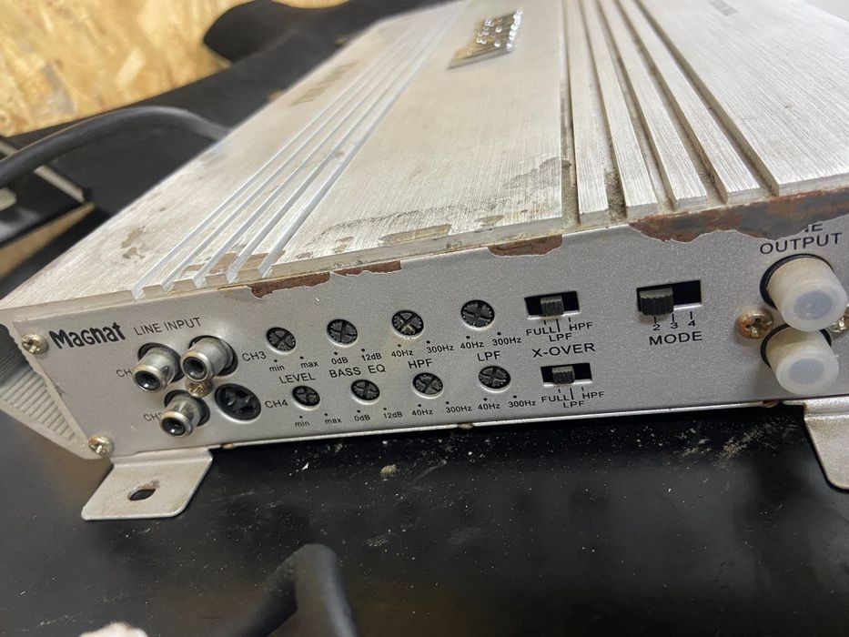 Amplificador Magnat "the rock" 1000+ Condensador