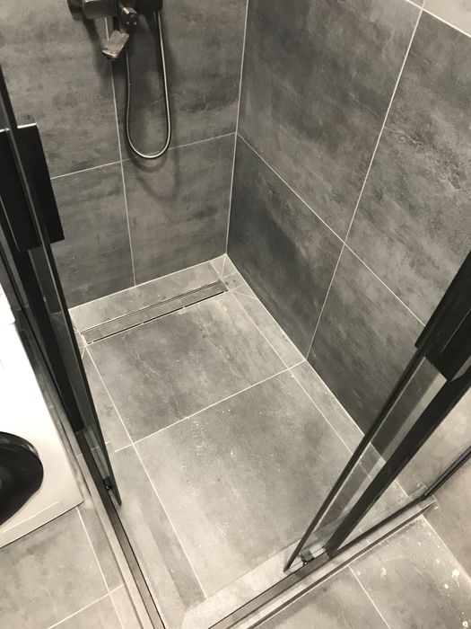 Плиточник, укладка керамической плитки