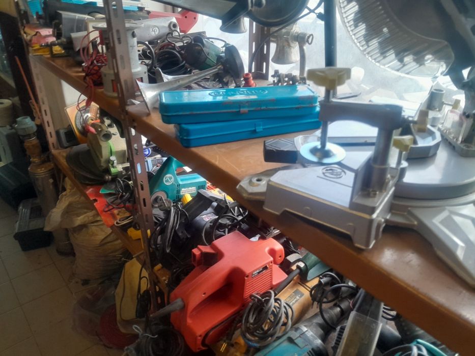 Vendo recheio total de ferramentas electricas/ manuais 3000€