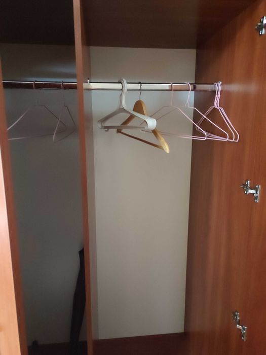 Продаю шкаф платяной