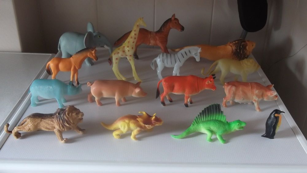 vários animais para criança brincar