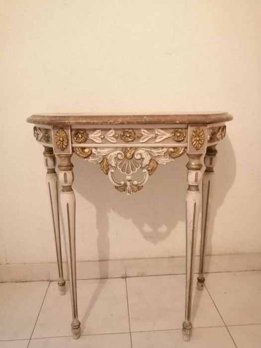 Mesa em talha dourada